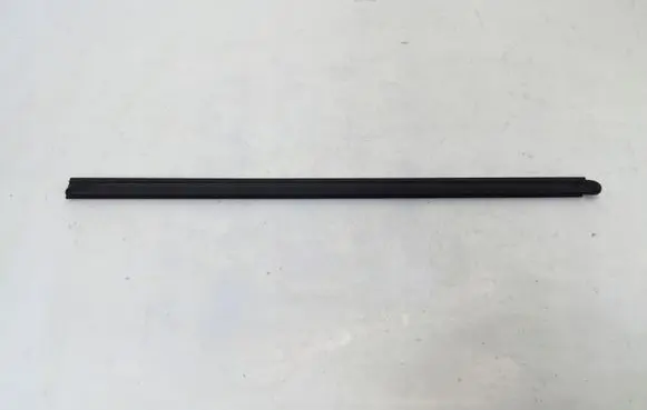 Hyundai i20 (BC3 BI3) Rear door glass trim molding 210213