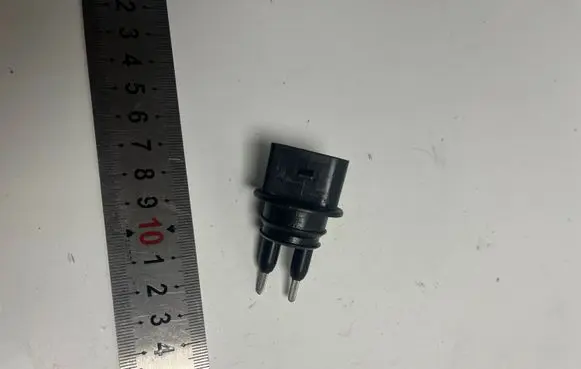 Volkswagen Phaeton Windshield washer fluid level sensor 7M0919376