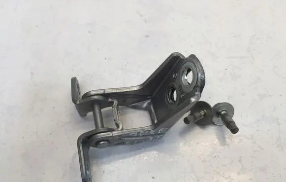 Nissan Juke II F16 Rear door lower hinge