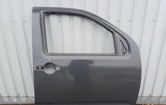 Nissan Navara D40 Front door