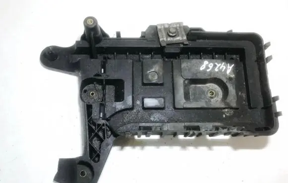 Volkswagen PASSAT CC Battery bracket 1k0915333