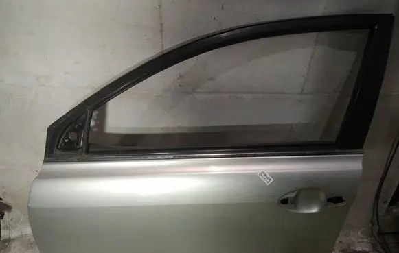 Toyota Avensis T250 Front door pilkos
