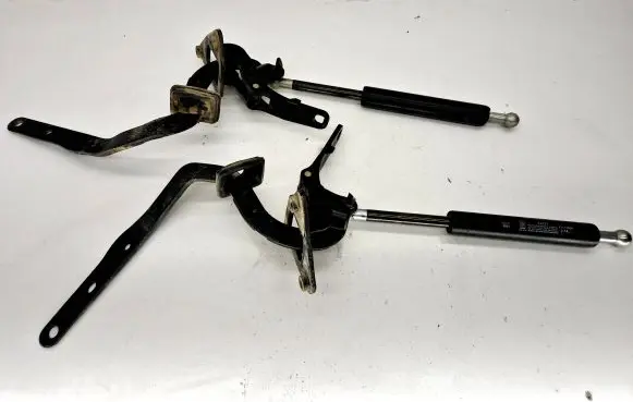 Volvo V70 Tailgate/trunk/boot hinge 9154678