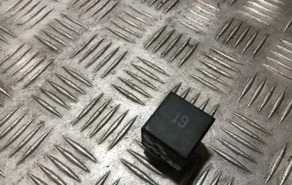 Volkswagen PASSAT B3 Other relay 191955531