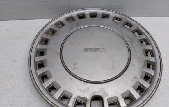 Mazda 323 F R13 wheel hub/cap/trim 717209