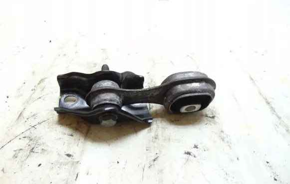Engine mount vacuum valve