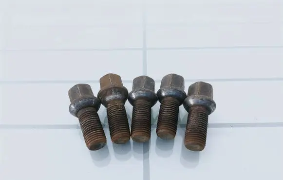 Volkswagen PASSAT B6 Nuts/bolts 