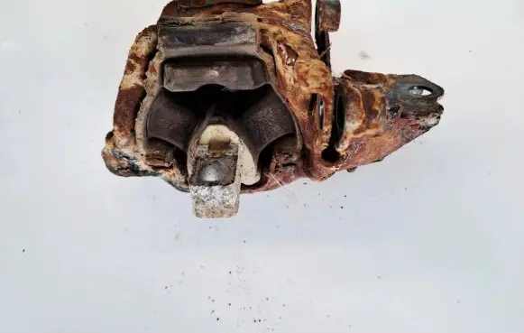 Engine mount bracket