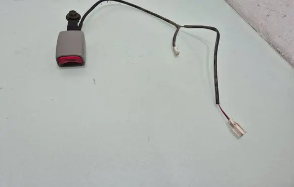 Nissan X-Trail T30 Front seatbelt buckle 