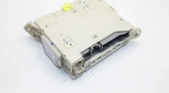 Lexus GS 300 350 430 450H Fuse module 8273030631