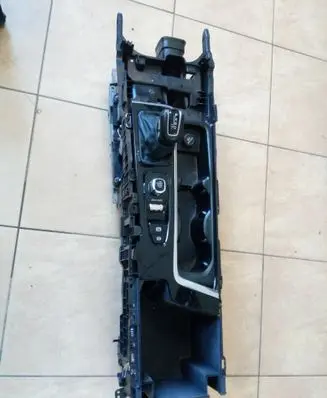 Volvo S90, V90 Center console 31694207 NE66370
