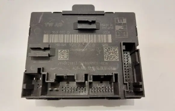 Volkswagen PASSAT B8 Door control unit/module 5Q0959592D
