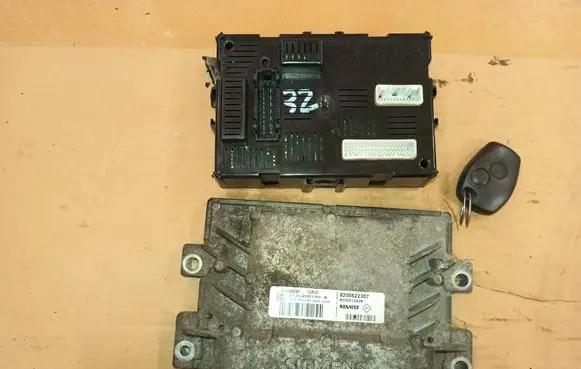 Renault Clio III Engine ECU kit and lock set S120200105A 8200510536 8200522357