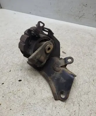 Toyota Avensis T250 Engine mount bracket