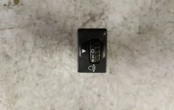Suzuki Grand Vitara I Headlight level height control switch 32932074 2D12A