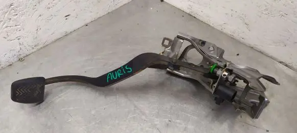 Toyota Auris 150 Brake pedal 