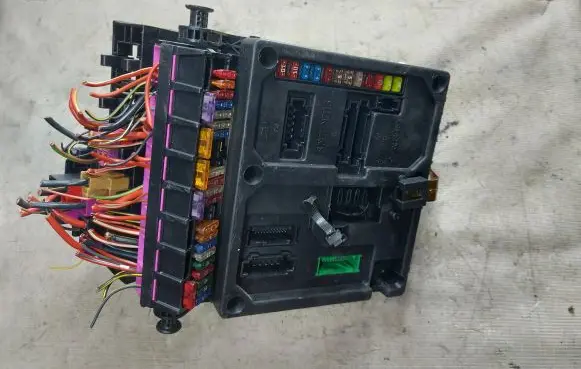 Ford Galaxy Fuse module 7M3962258AM S120042300