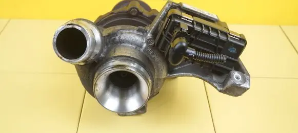 BMW 1 E81 E87 Turbo 7810189 N47D20C