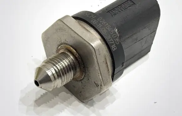 Audi A4 S4 B8 8K Fuel pressure sensor 0261545035