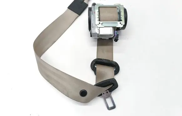 Rear seatbelt