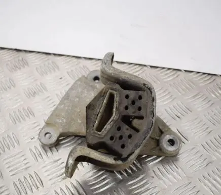 Volkswagen Transporter - Caravelle T5 Engine mount bracket