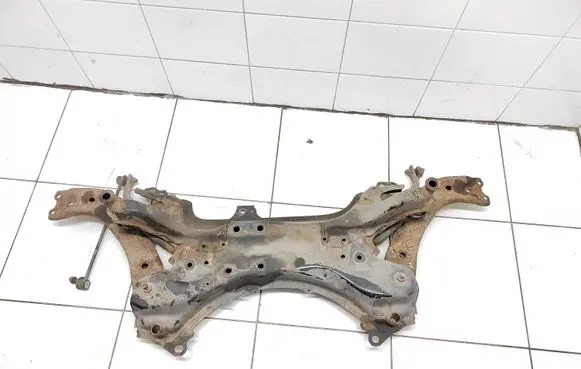 Toyota Auris 150 Front subframe