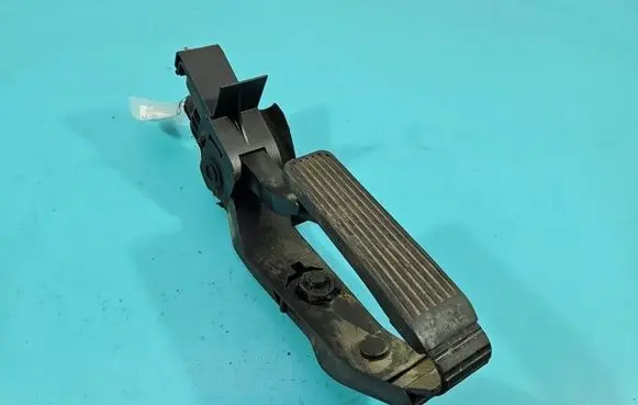 Mercedes-Benz E W211 Accelerator throttle pedal A2113000804 IMPRK1520927