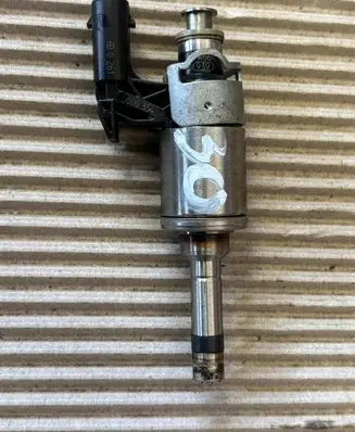 Volkswagen Golf Plus Fuel injector 0261500354