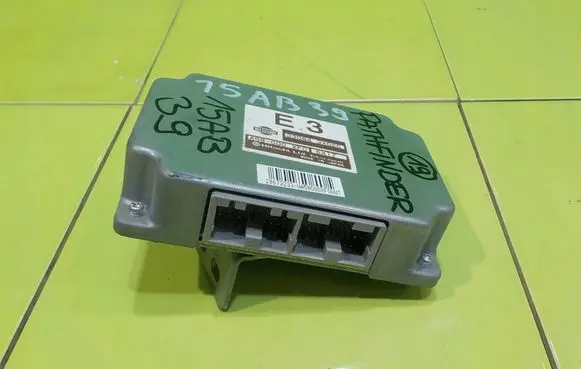 Nissan Pathfinder R51 Engine control unit/module 330843X02C