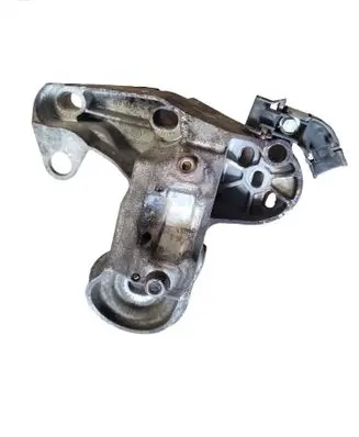 Audi A4 S4 B7 8E 8H Engine mounting bracket 8e0199352n
