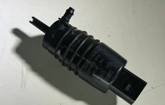 BMW X5 G05 Windscreen/windshield washer pump 7310147