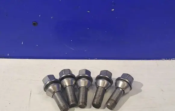 Polestar 2 Nuts/bolts 31439230
