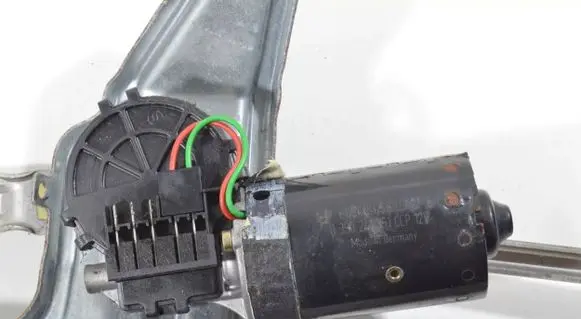 Porsche 911 996 Front wiper linkage and motor 99762823600 99762410601 99762823601
