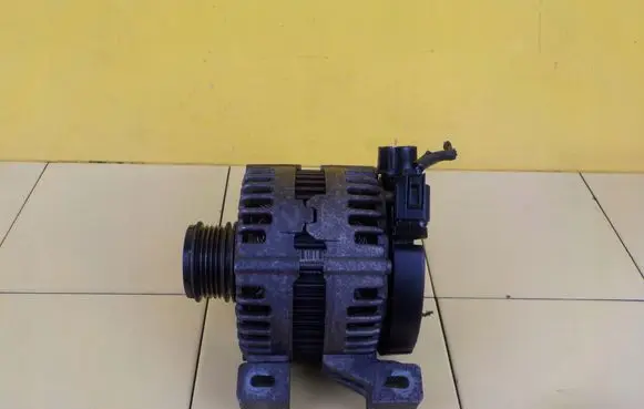 Ford Kuga I Generator/alternator 0121615014 HYDB
