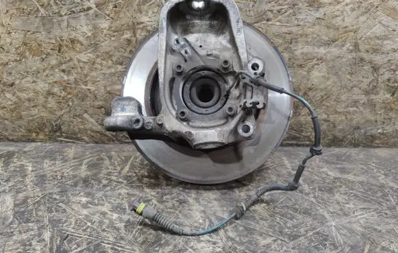 Maserati Quattroporte Front wheel hub spindle knuckle 28822051