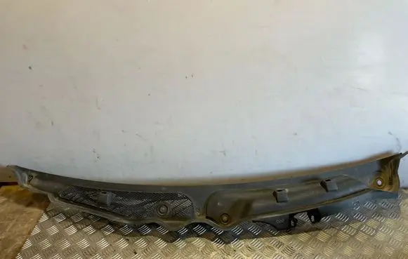 Mercedes-Benz C W204 Wiper trim PN204830901