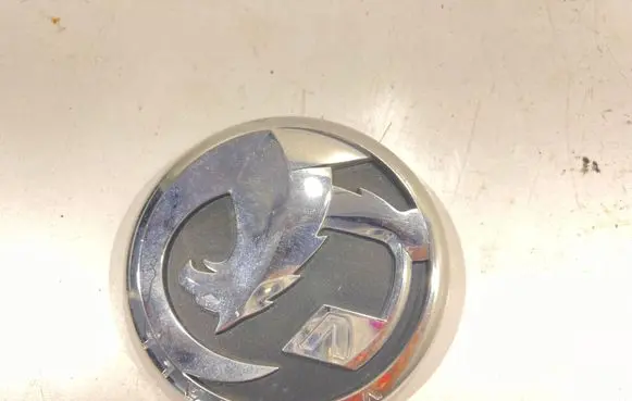 Opel Astra J Manufacturer badge logo/emblem 13368869