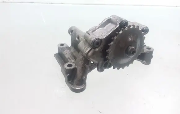 Volkswagen PASSAT B6 Oil pump 038115121C