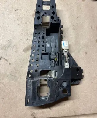 Audi A7 S7 4G Front door exterior handle/bracket 8T0959985