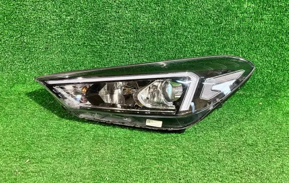 Hyundai Tucson TL Headlight/headlamp 92101D7600