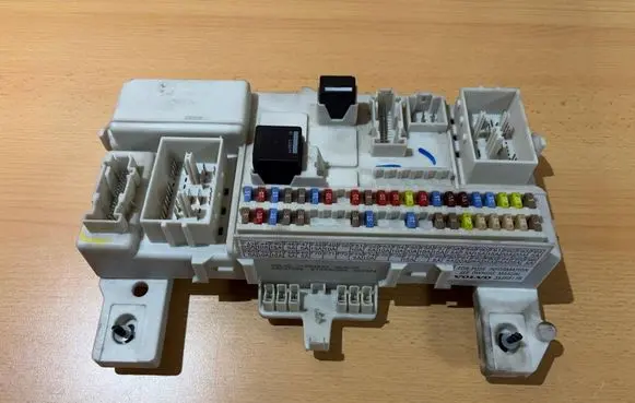 Volvo V50 Fuse module 31254903 519096804 09237006