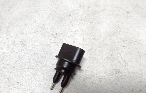 Volkswagen Phaeton Windshield washer fluid level sensor 7M0919375