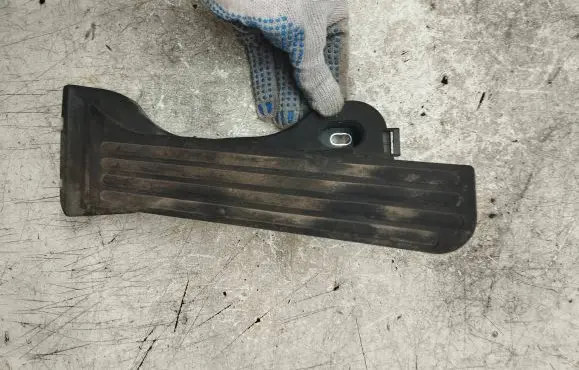 Volkswagen Jetta V Accelerator throttle pedal 1K1721503P