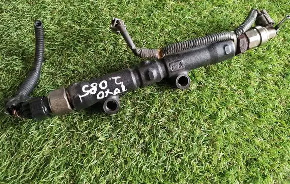 Toyota Avensis Verso Fuel distributor 8945860010