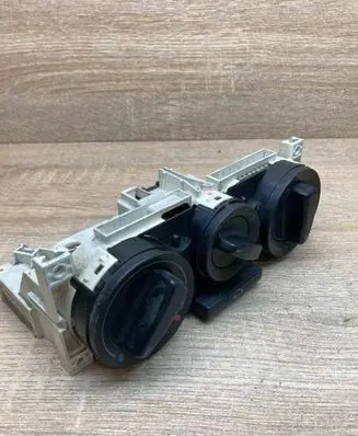 Skoda Octavia Mk1 (1U) Climate control unit 1U0819045