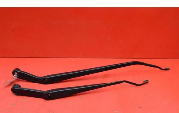 Suzuki SX4 Front wiper blade arm 