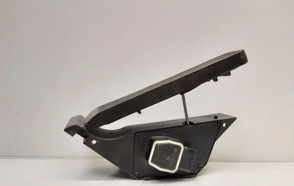 Mercedes-Benz E W212 Accelerator throttle pedal A2043000004