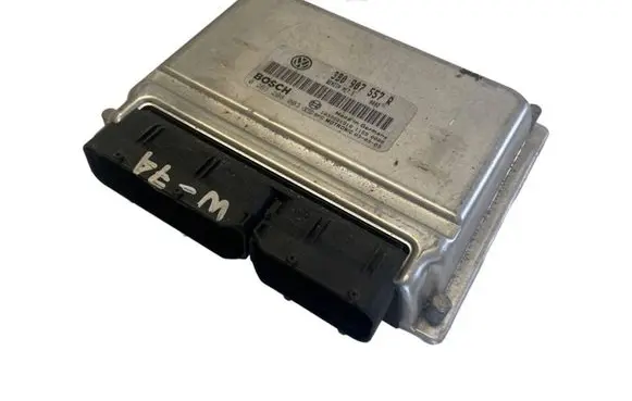 Volkswagen PASSAT B5 Engine control unit/module 3B0907557R 0261208003 1039S01318
