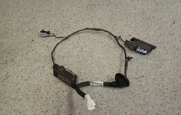 Nissan Note (E11) Number plate light