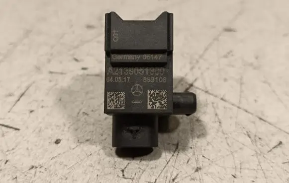 Mercedes-Benz E W213 Airbag deployment crash/impact sensor A2139051300